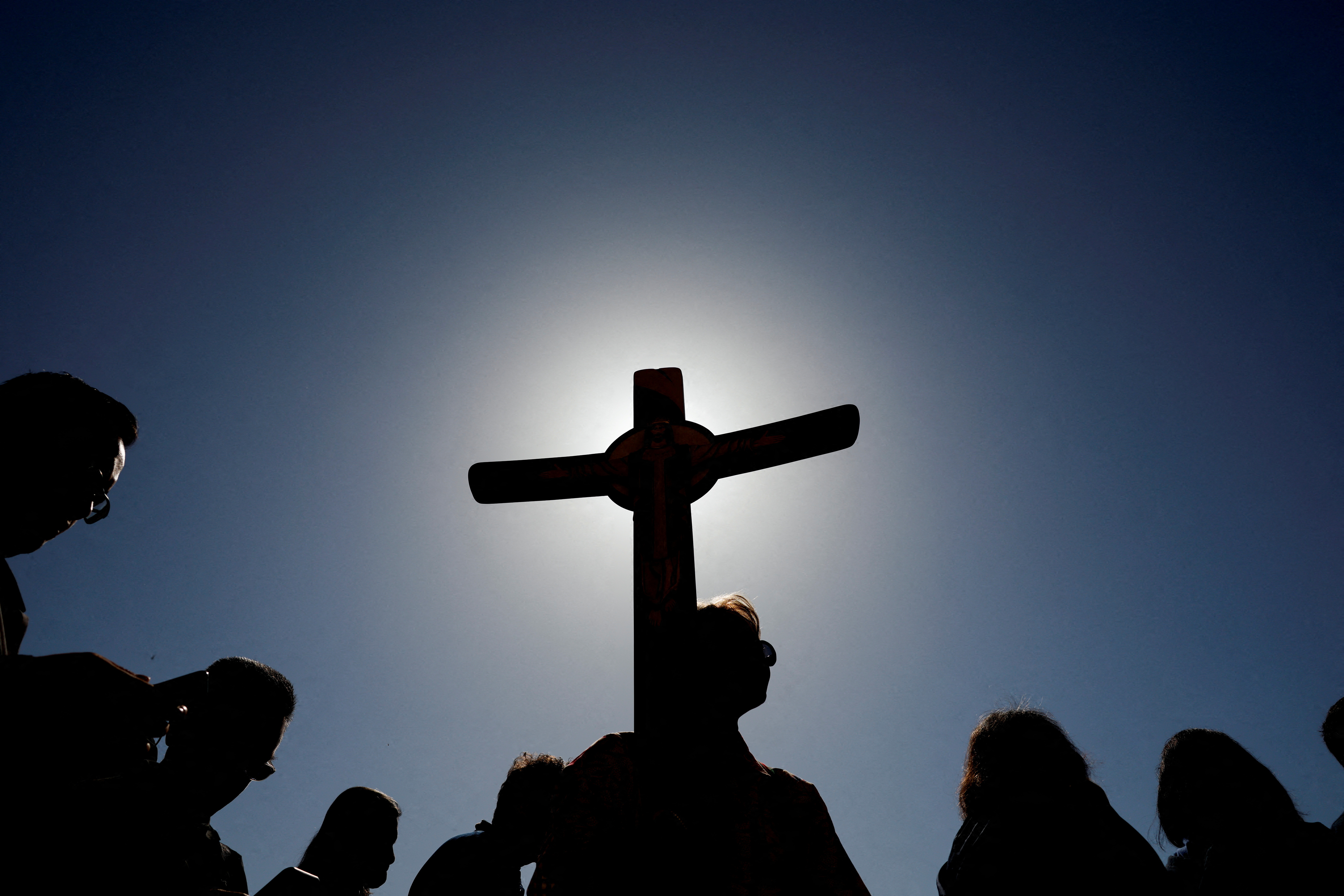 Люди прощаються з Папою